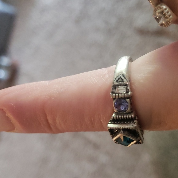 Ring - Picture 3 of 4